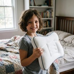 Customer photo — EVERNEL ergonomic kids pillow (1)