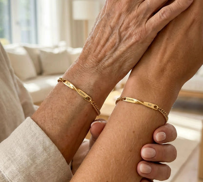 Mother and daughter wearing the DUO BRACELET in gold