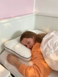 Customer photo — EVERNEL ergonomic kids pillow (24)