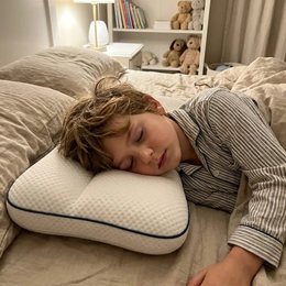 Customer photo — EVERNEL ergonomic kids pillow (34)