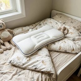 Customer photo — EVERNEL ergonomic kids pillow (41)